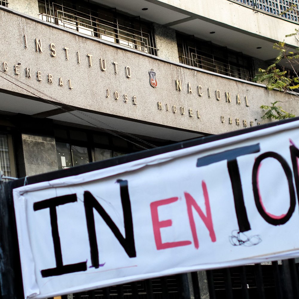 Liceos de Santiago rechazaron disposición municipal para validar tomas