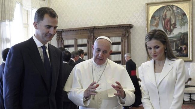Papa Francisco recibió a los reyes de España en el Vaticano
