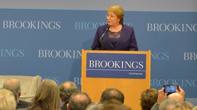 Bachelet defendió las reformas en Washington: 