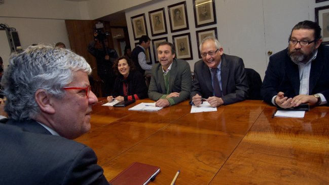 PPD se reunió con Eyzaguirre para alinear posturas sobre reforma educacional