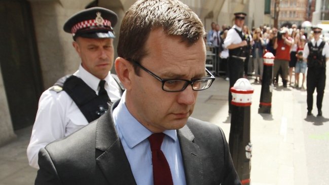 Ex jefe de prensa de Cameron fue condenado a 18 meses por caso escuchas