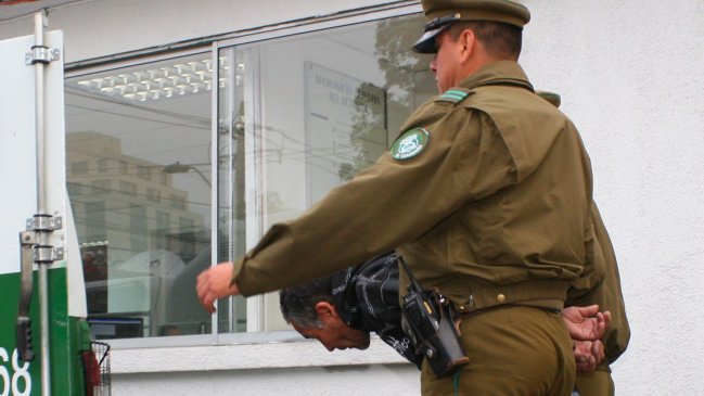 Carabineros detuvo a banda que robó una farmacia en Colina
