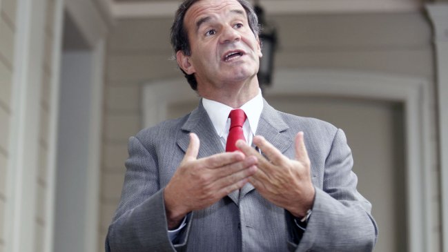 Andrés Allamand: Yo no apuesto al desastre del Gobierno