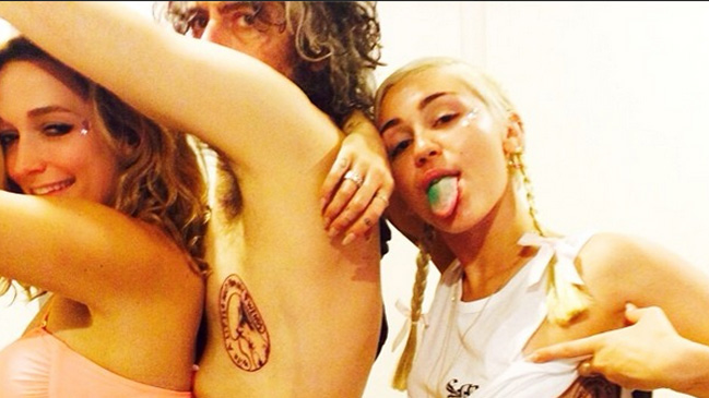 Miley Cyrus y líder de The Flaming Lips comparten el mismo tatuaje