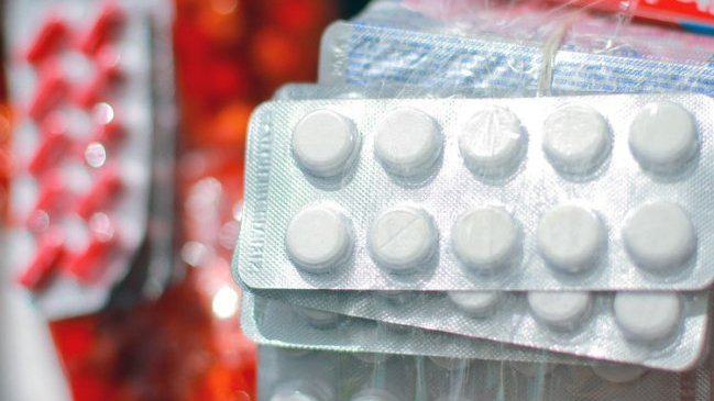 Reglamento busca prohibir publicidad de remedios para niños y de venta sin receta