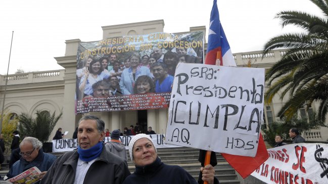 Trabajadores continúan con paro indefinido en el Hospital del Salvador