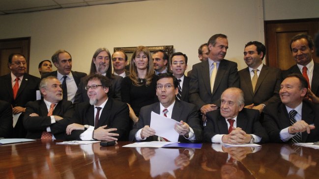 Expertos destacaron medidas acordadas entre Gobierno y oposición en reforma tributaria
