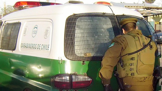 Abogado pidió procesar a dos uniformados por muerte en furgón de Carabineros