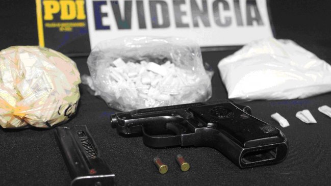 PDI detuvo a pareja que vendía droga a metros de colegio en Rancagua