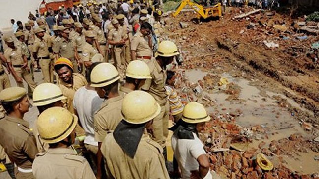 Al menos siete niños murieron tras derrumbe de muro en India