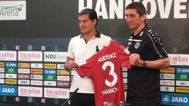 Miiko Albornoz fue presentado como refuerzo de Hannover 96