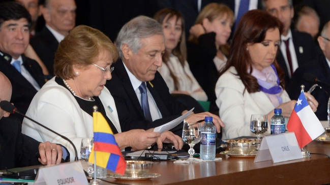 Michelle Bachelet se reunirá con Juan Manuel Santos por proceso de paz en Colombia