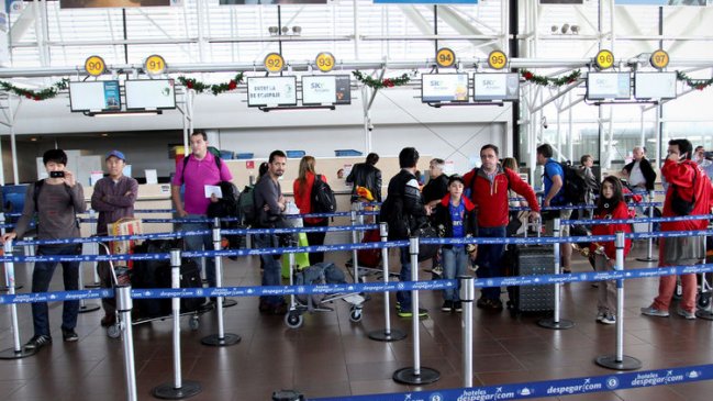 PDI instaló láminas de cobre para prevenir infecciones en el aeropuerto de Santiago