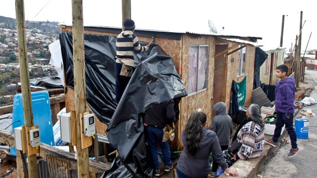 Gobierno informó protocolo de emergencia en zonas de riesgo tras incendio en Valparaíso