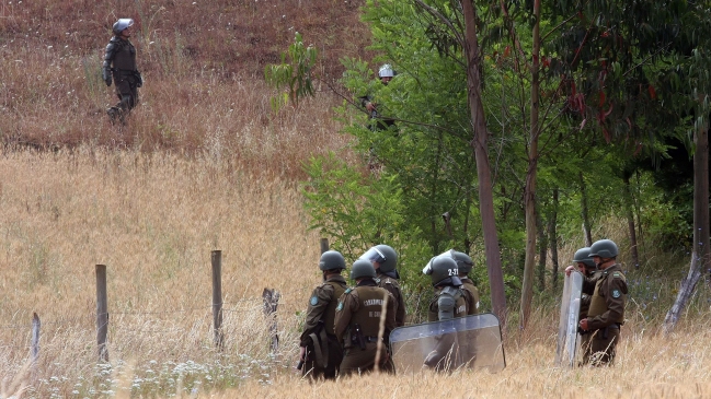 Enfrentamientos entre carabineros y comuneros dejan al menos 11 lesionados