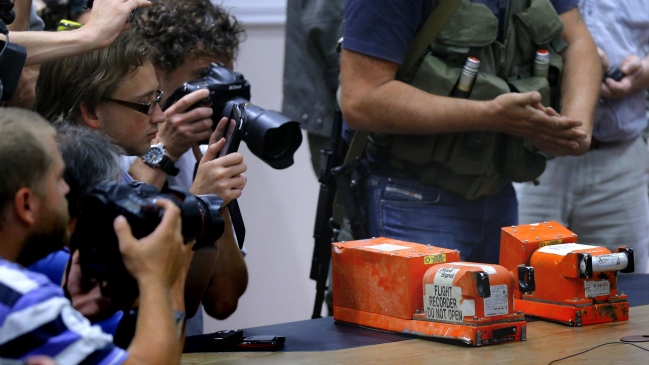 Rebeldes entregaron cajas negras del Boeing-777 a representantes malasios