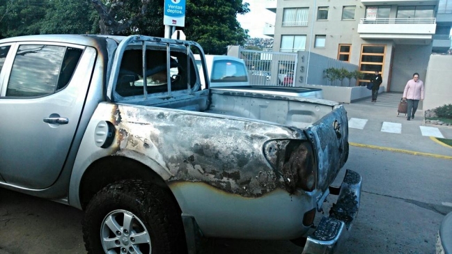 Explosión destruyó camioneta en sector residencial de Viña del Mar