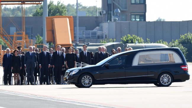 Envían a Holanda segundo equipo para identificar víctimas del avión