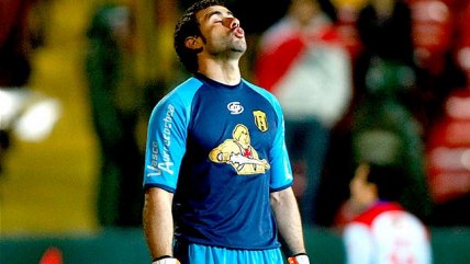   Las vistosas camisetas del nuevo portero de Antofagasta 