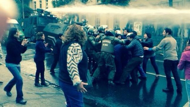 Protestas y detenidos al cumplirse tres semanas de paro en el Hospital del Salvador