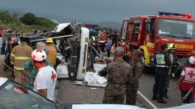 Al menos 20 muertos al caer un bus por un barranco en India