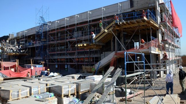 Ministro de Hacienda garantizó reactivación económica durante 2015