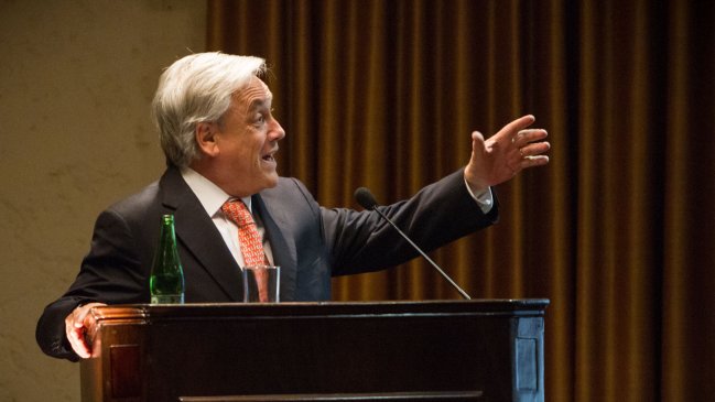 Piñera: Es bueno preguntarnos si hay un debate ideológico trasnochado y obsoleto