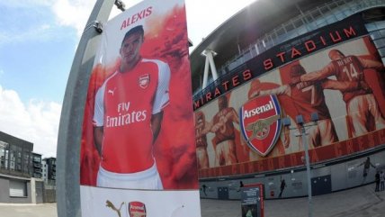 Cartel de Alexis Sánchez ya luce en la entrada del estadio de Arsenal