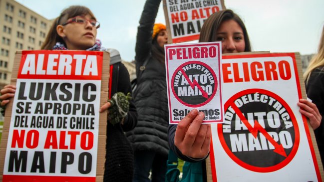 Más de 70 organizaciones participaron de marcha en contra de Alto Maipo
