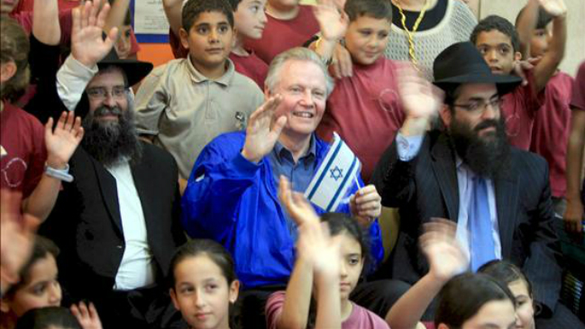 Padre de Angelina Jolie acusó a Penélope Cruz y Javier Bardem de 