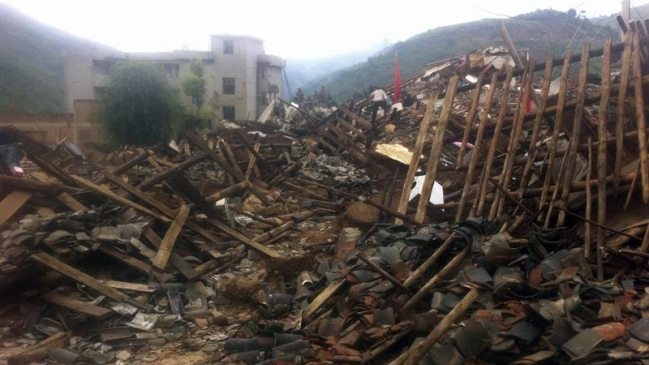 Autoridades elevaron a 398 la cifra de muertos por sismo en China