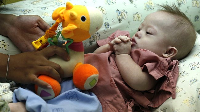 Continúa la polémica por el niño con Síndrome de Down abandonado al nacer