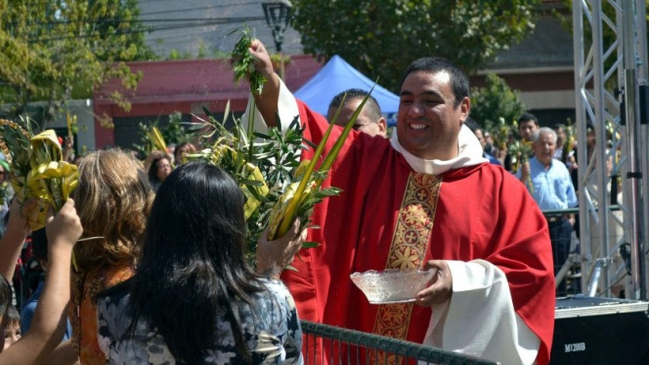 Sacerdote de Cabildo anuncia que será padre de gemelos