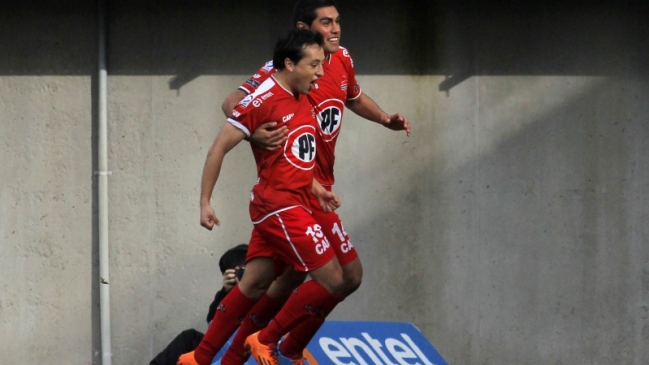 Ñublense superó a Universidad Católica en un accidentado partido