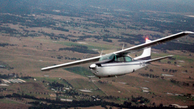 Búsqueda de avioneta se concentra en señales de celulares de sus tripulantes