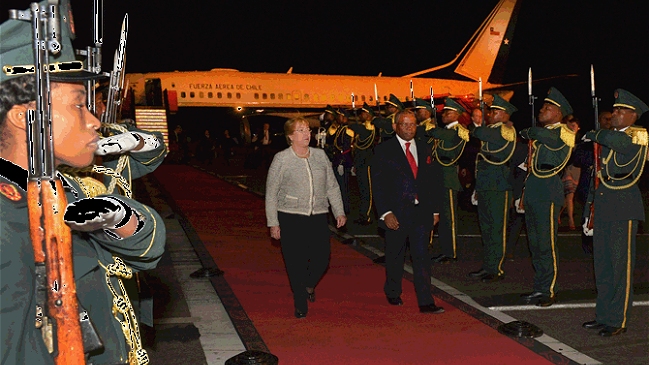 Presidenta Bachelet arribó a Angola en la última escala de la gira por África