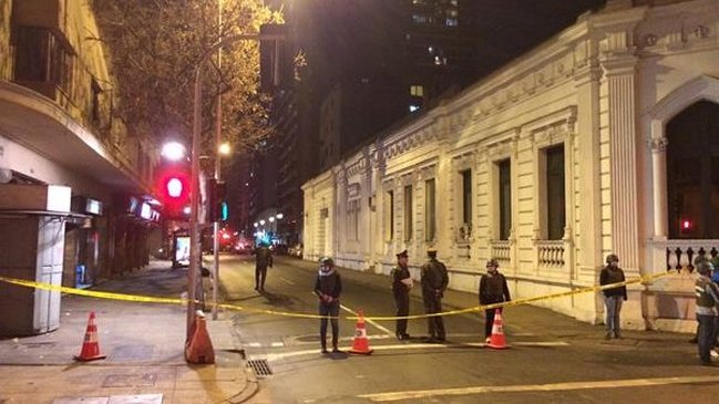 Fuerte explosión se registró en cercanías de comisaría de Carabineros en Santiago