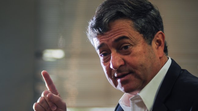 Senador Coloma acusa que Argentina y Cuba protegen a 