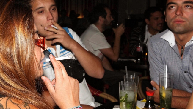 Comisión de Senado aprobó alza de impuestos al tabaco