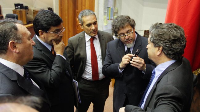 Impuesto a vehículos nuevos traba acuerdo por reforma tributaria