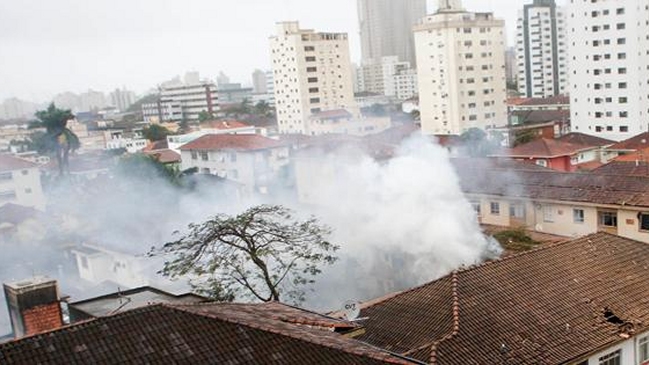 Avioneta se estrelló en área residencial de Brasil
