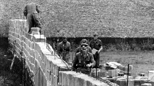  Alemania recuerda construcción del Muro de Berlín  