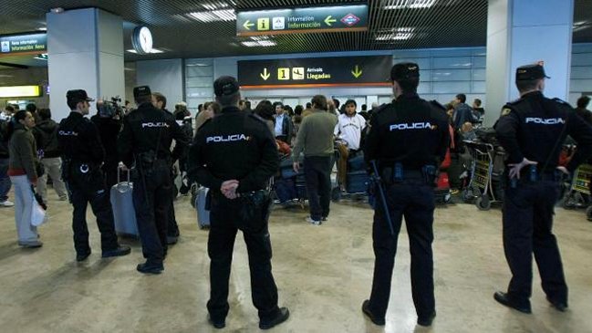 Mujer fue detenida en España por llevar cocaína en implantes mamarios