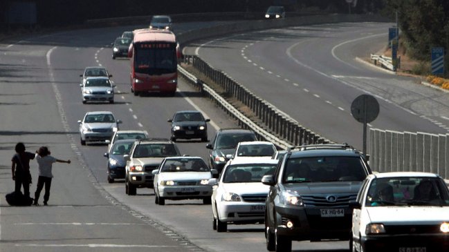 Cuatro muertos y 150 mil vehículos en ruta marcan primera jornada de fin de semana largo