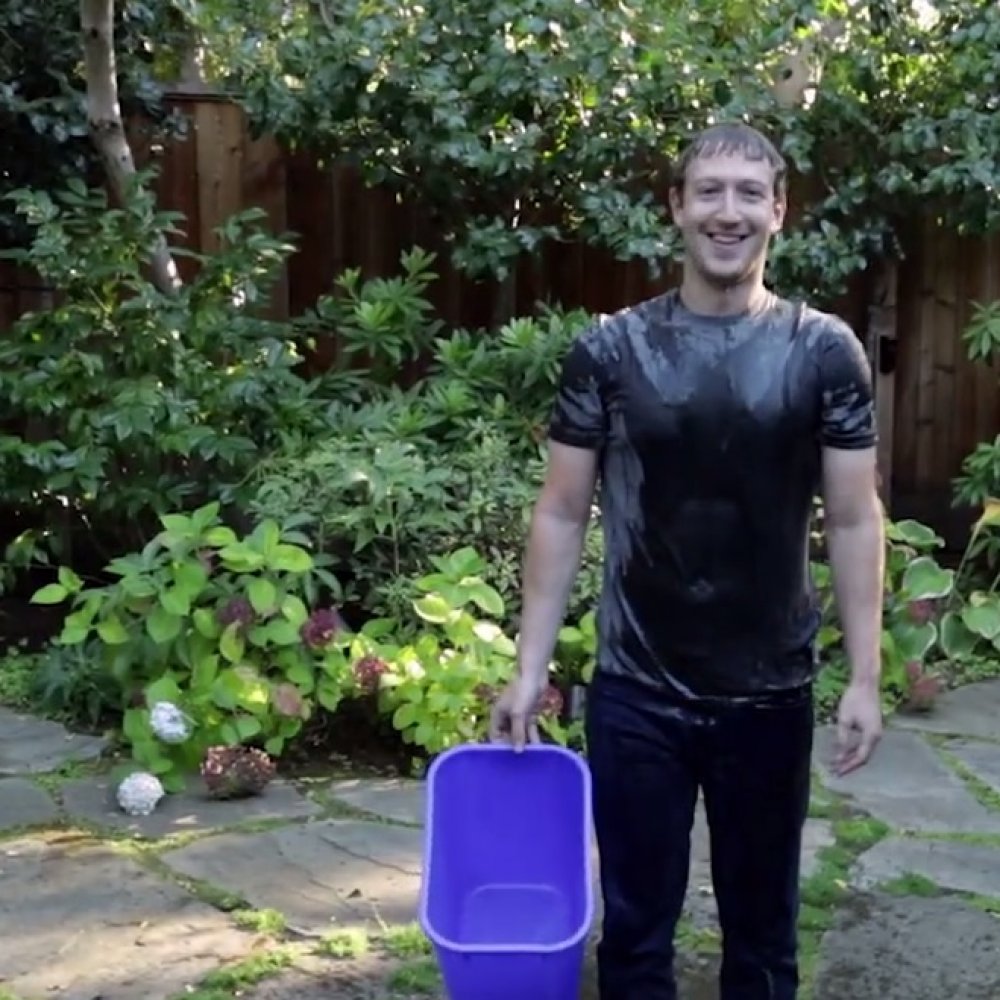 Celebridades estadounidenses están tirándose baldes de agua fría encima