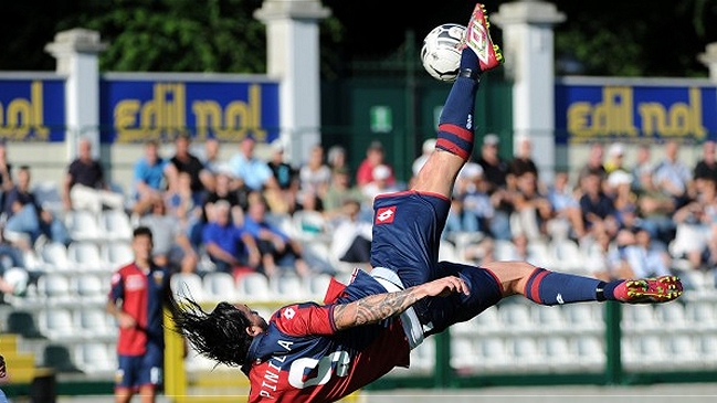 Mauricio Pinilla participó en caída de Genoa ante Espanyol