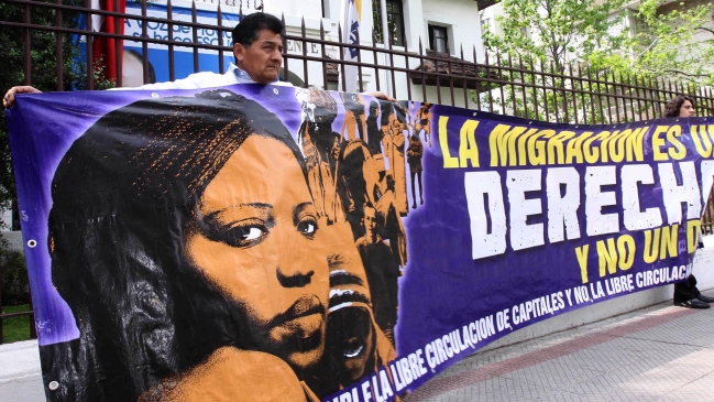 Inmigrantes marcharon en Santiago pidiendo regularizar su residencia