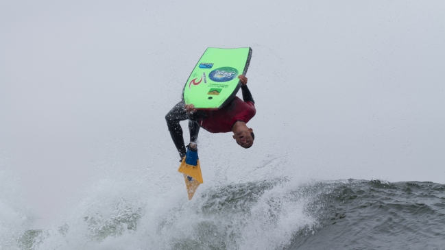 Estrellas mundiales de bodyboard compitieron en Arica desafiando a 
