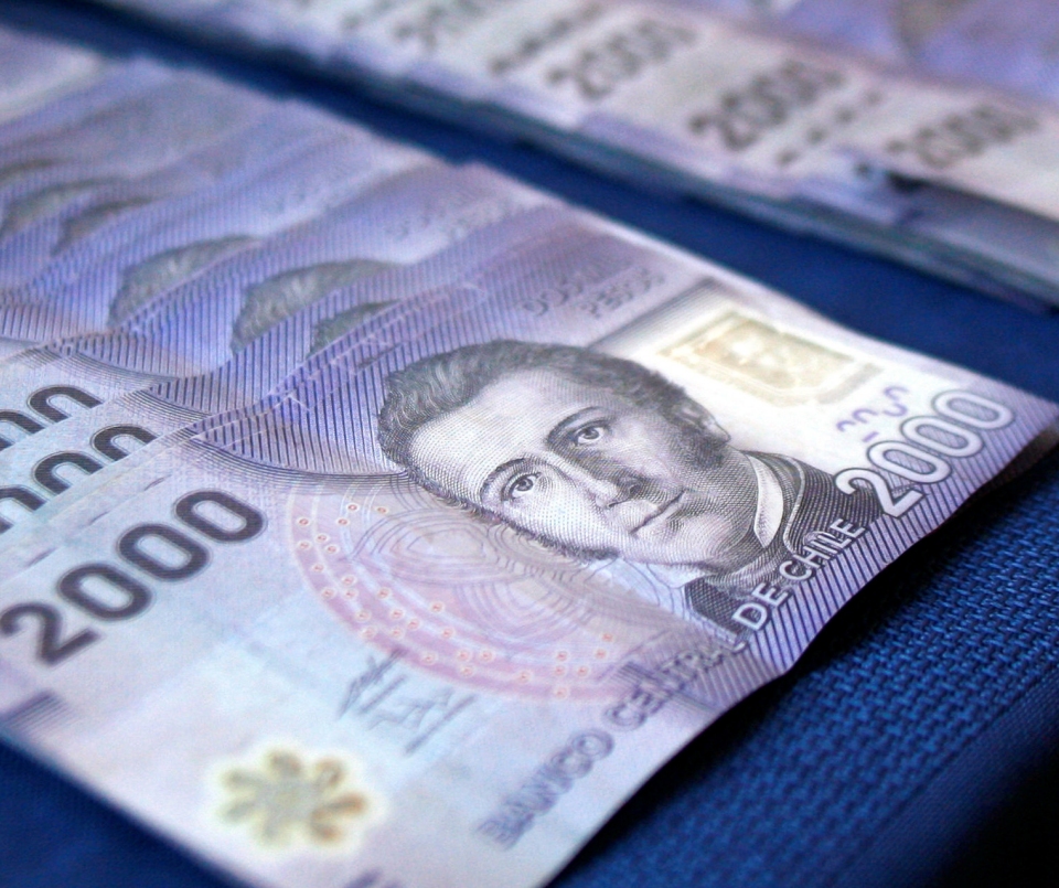 Economistas pronostican más bajas en tasa de interés