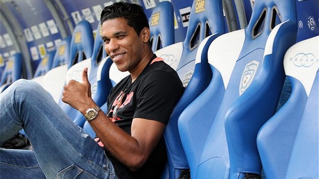 Bastia condenó el cabezazo que el brasileño Brandao le propinó a Thiago Motta